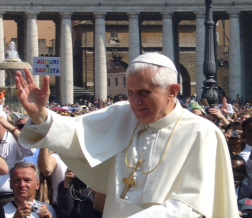 Pape_Benoit_XVI_2007.jpg