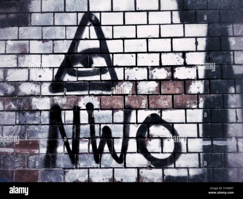 nwo-nouvel-ordre-mondial-un-graffiti-sur-un-mur-a-berlin-allemagne-s1nm57.jpg