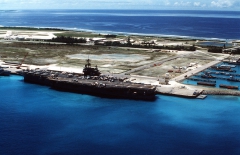 USS_Saratoga_CV-60_at_Diego_Garcia_in_1987.jpg