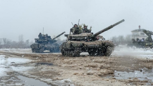 Des-soldats-ukrainiens-s-entrainent-avec-leurs-chars-dans-la-region-de-Kharkiv-en-Ukraine-le-10-fevrier-2022-1234545.jpg